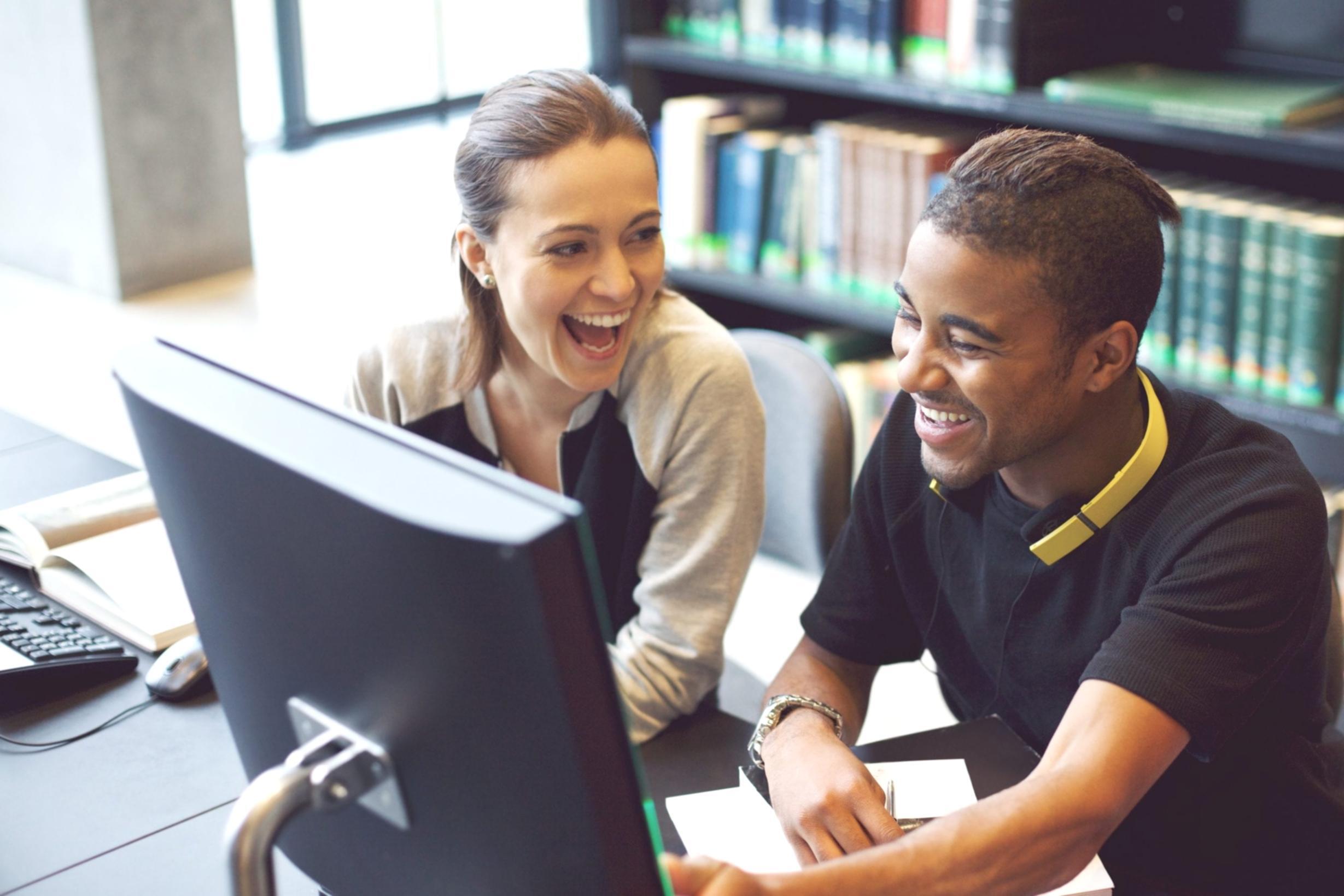 Análisis de métricas SEO durante una sesión formativa